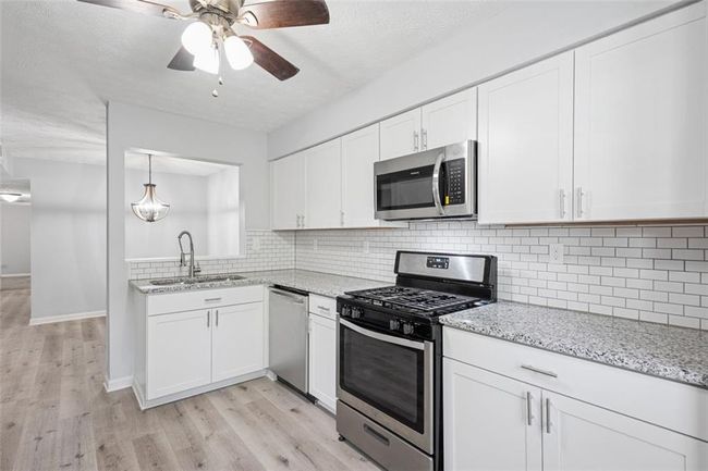 6430 Oakleaf Way Way, Condo with 3 bedrooms, 2 bathrooms and null parking in Morrow GA | Image 8