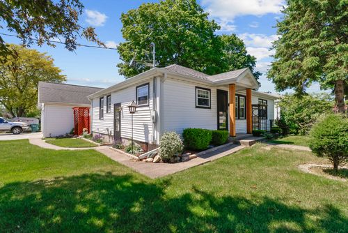 611 Roosevelt Rd, Valparaiso, IN, 46383-5071 | Card Image