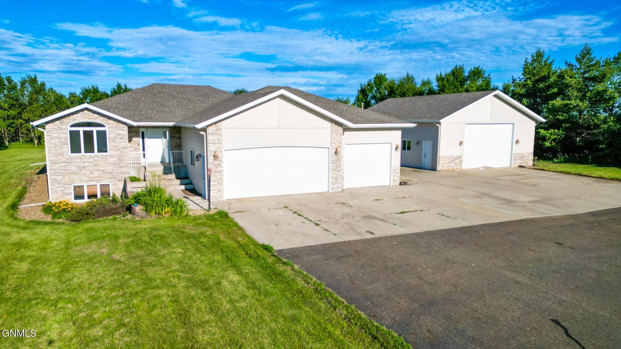 Hightop Ln, Bismarck, ND 58503