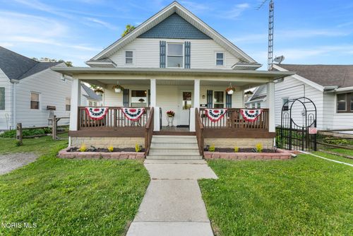 211 E Perry St, Walbridge, OH, 43465-1116 | Card Image