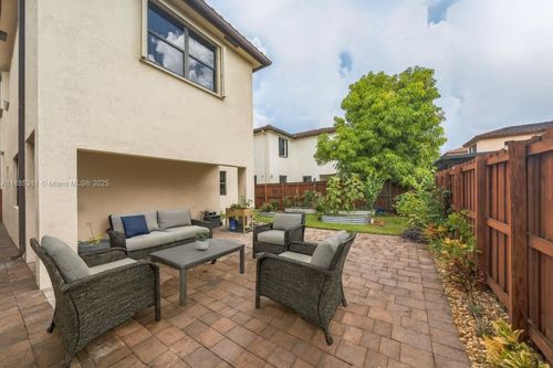 627 Se 34th Ave, Homestead, FL, 33033-7684 | Card Image