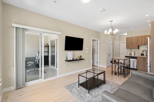 218-1838 Renfrew St, Vancouver, BC, V5M3H9 | Card Image