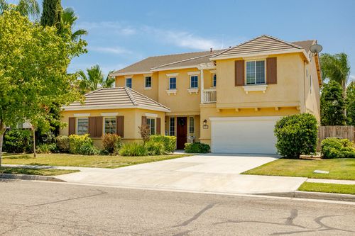 2563 Riviera Ct, Tulare, CA, 93274-3262 | Card Image