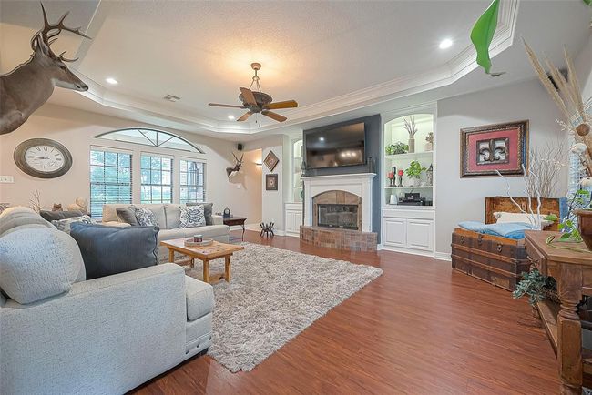 638 Winchester Trl, House other with 3 bedrooms, 3 bathrooms and 2 parking in Angleton TX | Image 7