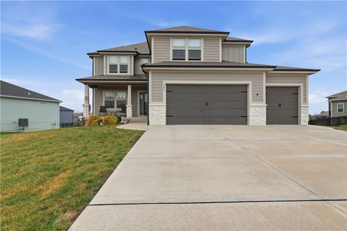 808 Solomon Dr, Lone Jack, MO, 64086-4536 | Card Image