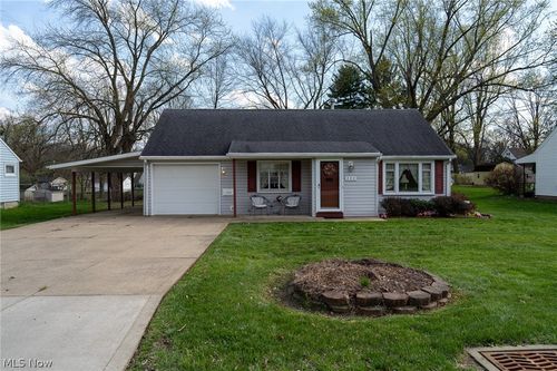 404 Heatherwood Street Sw, North Canton, OH, 44720 | Card Image