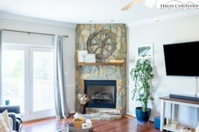 Living Room | Image 12