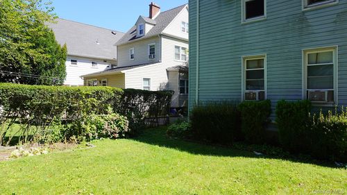 20 Pelhamside Dr, New Rochelle, NY, 10801-7515 | Card Image