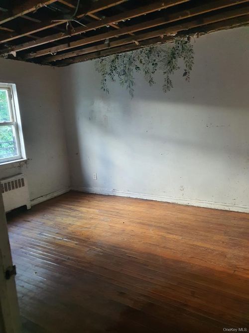 3341 Eastchester Road Ne, New York, NY, 10469 | Card Image