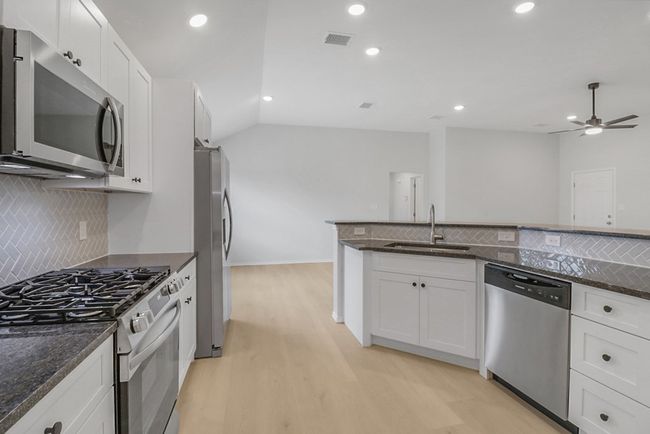 Kitchen | Image 8