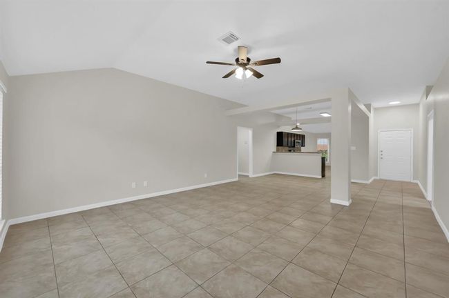 Living area. | Image 11