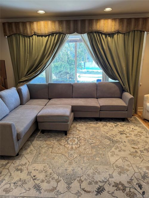 2780 Rockaway Ave, Oceanside, NY, 11572-1015 | Card Image