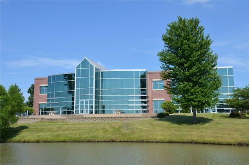 2-8710 Earhart Ln Sw, Cedar Rapids, IA, 52404-8980 | Card Image
