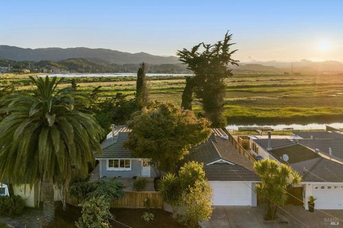 41 Montego Ky, Novato, CA, 94949-5322 | Card Image