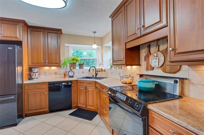 Updated counter tops and cabinets | Image 14