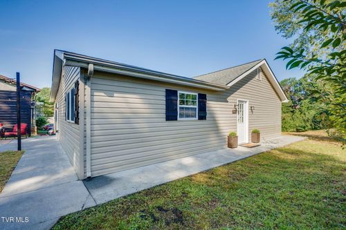 3953 Pear St, Kingsport, TN, 37664-3529 | Card Image