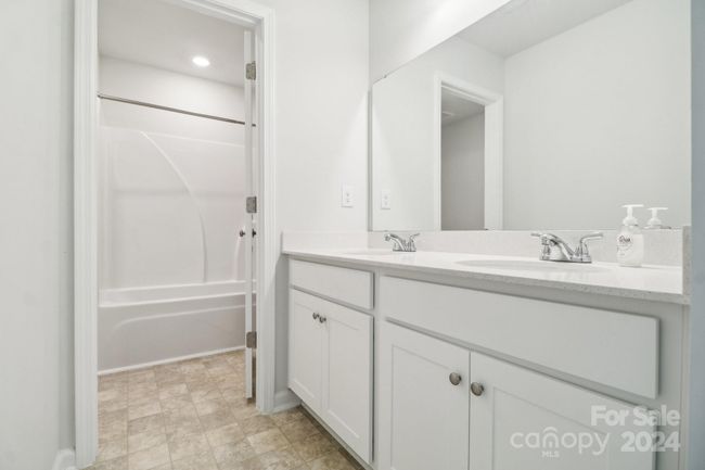 Upstairs Full Bath | Image 40
