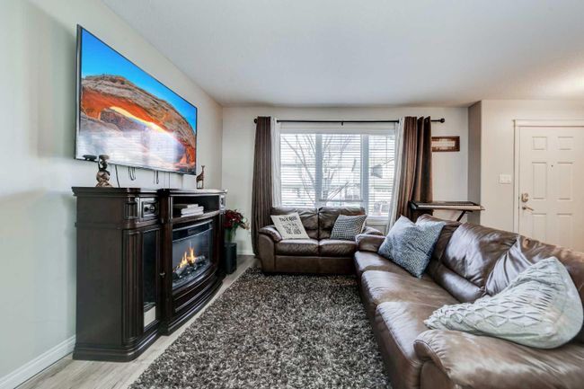 786 Silkstone Close W, Home with 3 bedrooms, 2 bathrooms and 2 parking in Lethbridge AB | Image 10