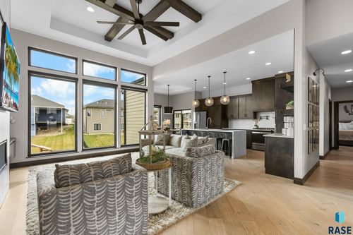 6701 E Spitfire Cir, Sioux Falls, SD, 57110-6314 | Card Image