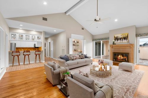 1 Kensington Ct, San Antonio, TX, 78218-1754 | Card Image