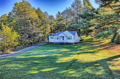 909 Old Salem Rd, Greensburg, PA, 15601-1334 | Card Image