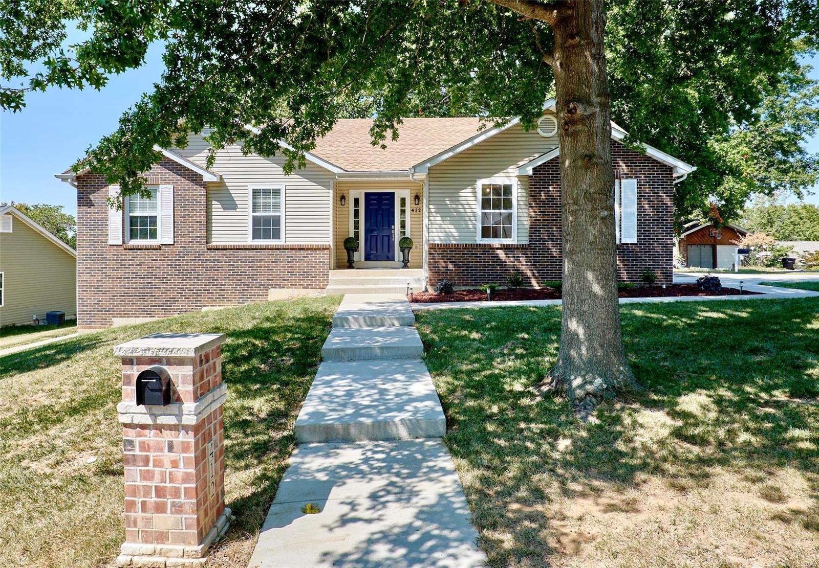 Oak Pl, Lake Saint Louis, MO 63367