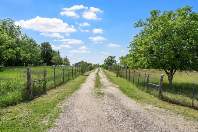 1518 Roadrunner Trl, House other with 4 bedrooms, 3 bathrooms and null parking in Riesel TX | Image 25