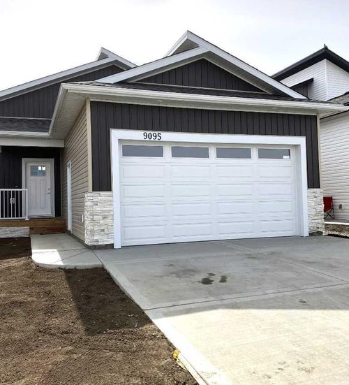 9095 80 Avenue, Home with 3 bedrooms, 3 bathrooms and 4 parking in Grande Prairie AB | Card Image