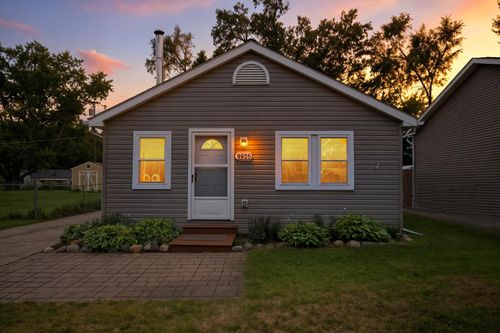 9925 Elizabeth Lake Rd, White Lake, MI, 48386-2729 | Card Image