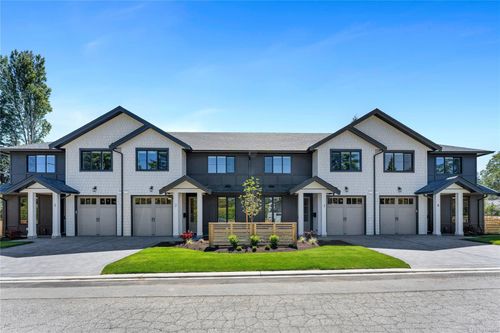 2-3333 Henderson Rd, Victoria, BC, V8P5A5 | Card Image