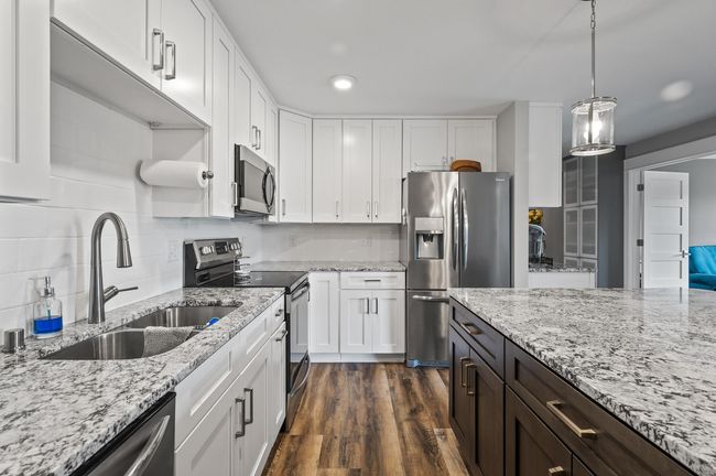 APT-514 - 10511 Cedar Lake Rd, Condo with 3 bedrooms, 2 bathrooms and null parking in Minnetonka MN | Image 12