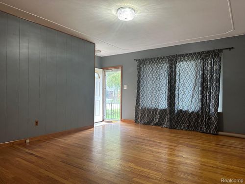 29543 Eiffel Ave, Warren, MI, 48088-3638 | Card Image