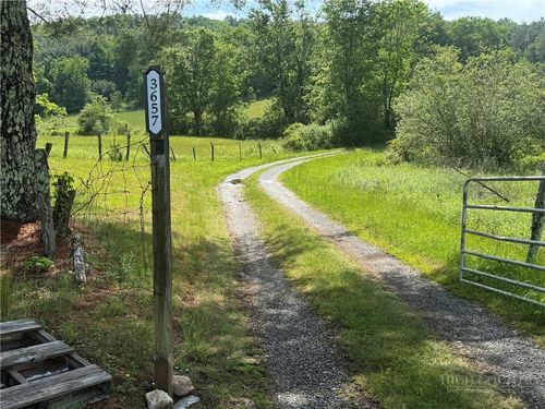 3657 Darnell Woodie Rd, Laurel Springs, NC, 28644-9130 | Card Image