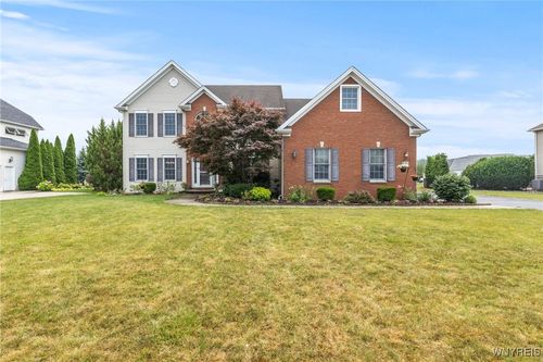 135 Arcadian Dr, Amherst, NY, 14228-3737 | Card Image