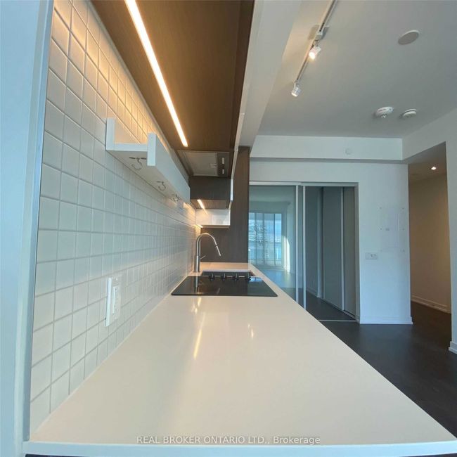1105 - 5 Buttermill Ave, Condo with 2 bedrooms, 2 bathrooms and null parking in Vaughan ON | Image 5