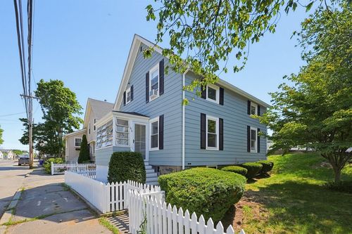210 Pleasant St, Marblehead, MA, 01945-2216 | Card Image
