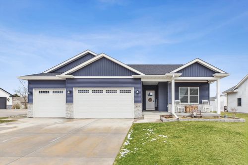 512 W Meadow Ln, Walcott, IA, 52773-8583 | Card Image