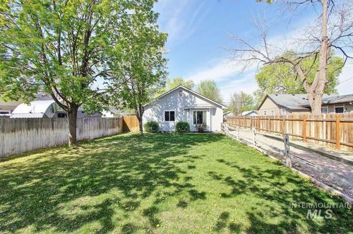 415 S Fern St, Nampa, ID, 83686-5225 | Card Image