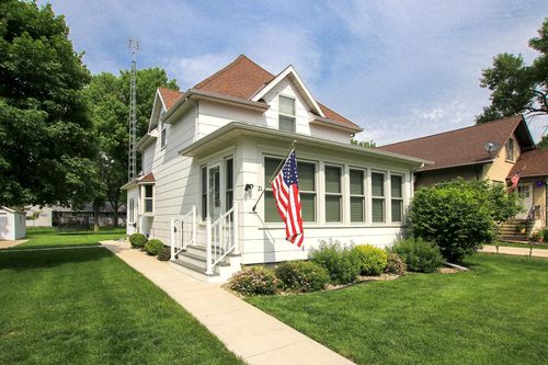 21 1st St Ne, Fairfax, MN, 55332-4515 | Card Image
