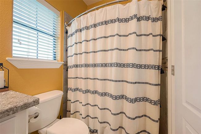 638 Winchester Trl, House other with 3 bedrooms, 3 bathrooms and 2 parking in Angleton TX | Image 24