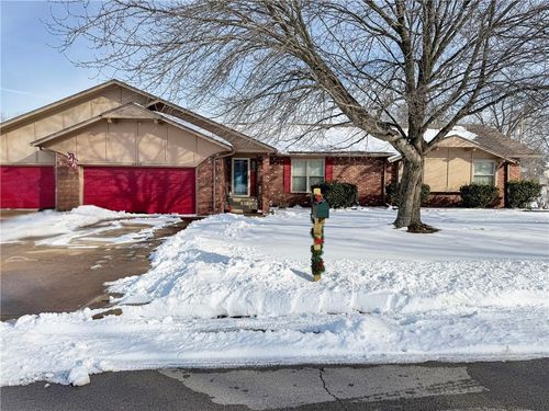 3040 Regency Dr, Independence, KS, 67301-1528 | Card Image