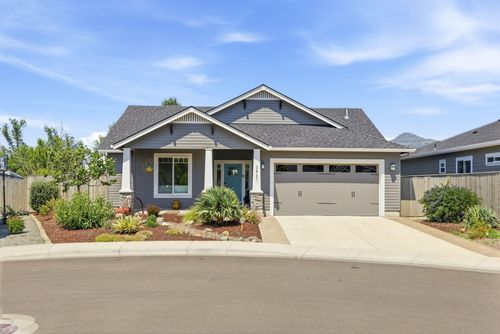 3847 Wyoming Ln, Medford, OR, 97504-9527 | Card Image