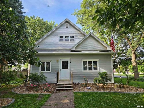 320 W 4th St, Wilton, IA, 52778-7749 | Card Image