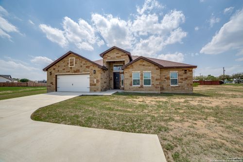 100 W Short Meadow Dr, Lytle, TX, 78052-3986 | Card Image