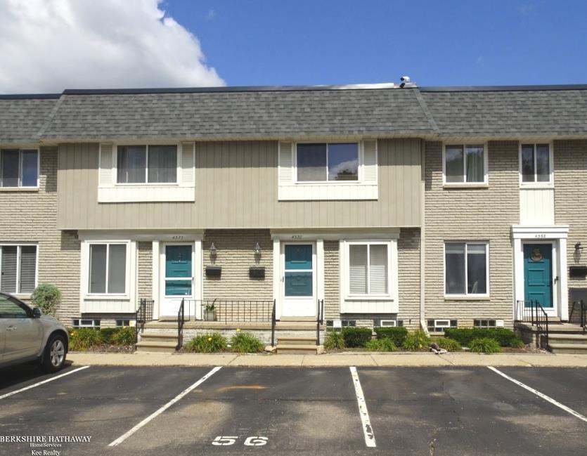 15 Mile Rd, Sterling Heights, MI 48310