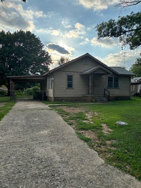 9th St, Okemah, OK 74859