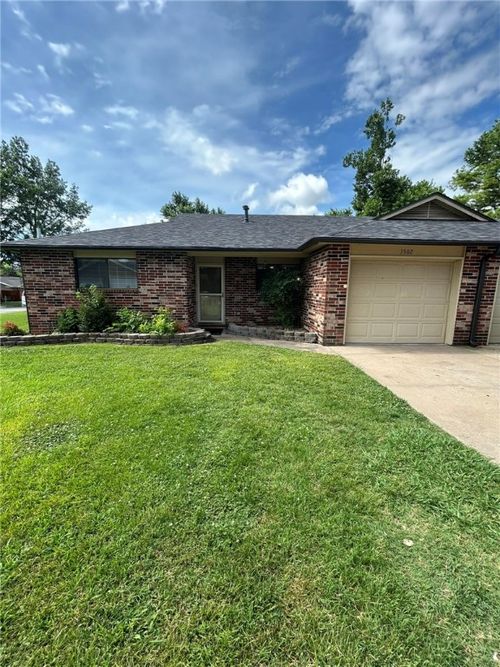 3502 W Wood St, Rogers, AR, 72756-1710 | Card Image