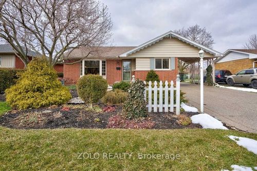 2339 Redfern Rd, Burlington, ON, L7R1X5 | Card Image