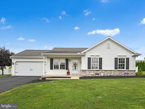 5 Vista Dr, FREDERICKSBURG, PA, 17026-9226 | Card Image