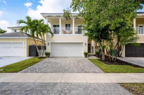 354 Ne 35th Ave, Homestead, FL, 33033-7142 | Card Image